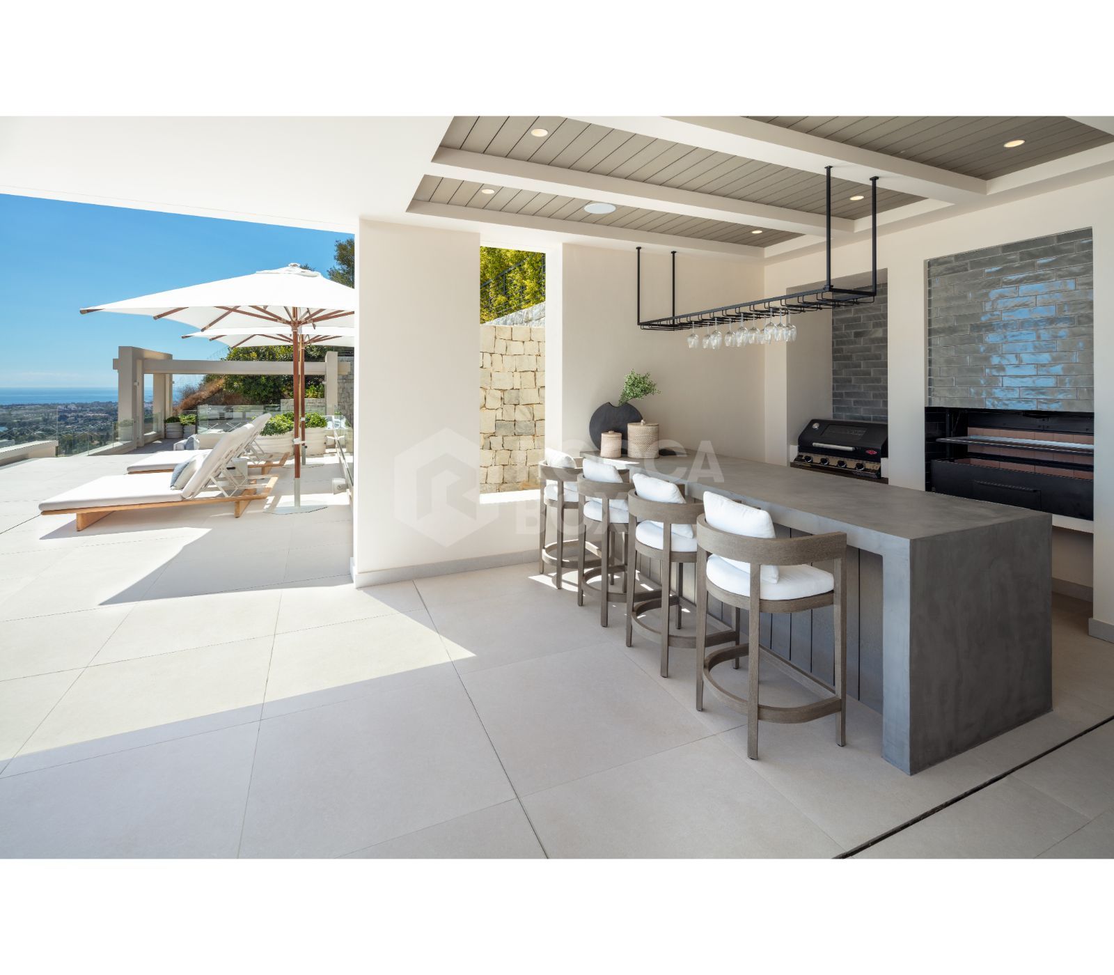 Bespoke and brand new contemporary home, situated in El Herrojo, within the La Quinta Golf & Country Club resort, offering maximum accommodation in a prime location.