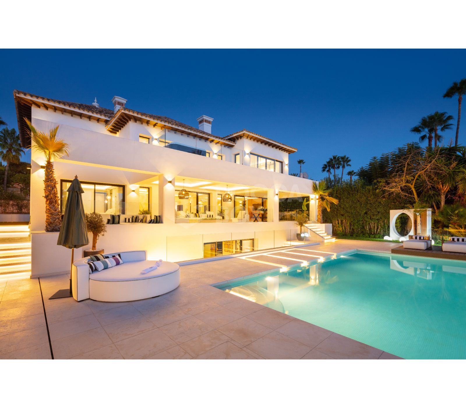 Tailored and bespoke luxury villa nestled in the heart of the Nueva Andalucía Golf Valley.