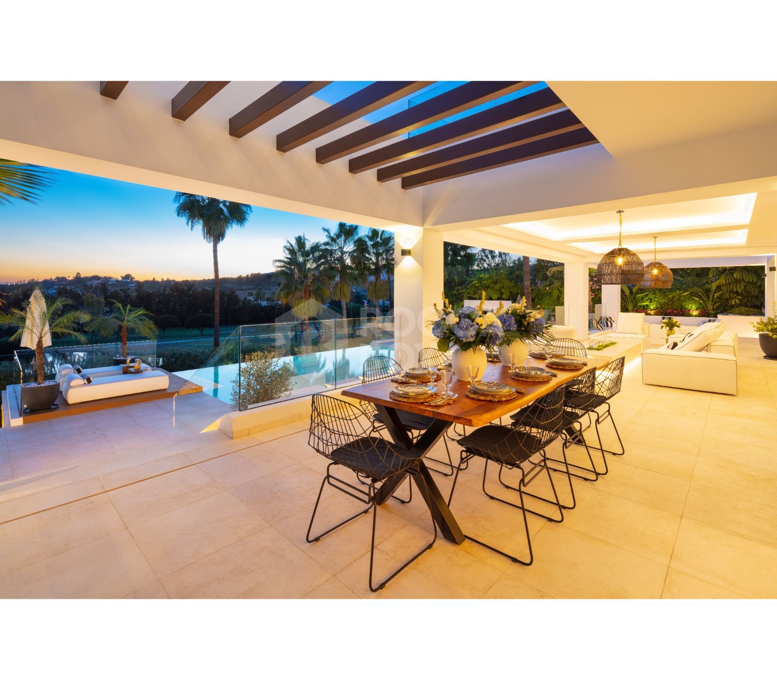 Tailored and bespoke luxury villa nestled in the heart of the Nueva Andalucía Golf Valley.