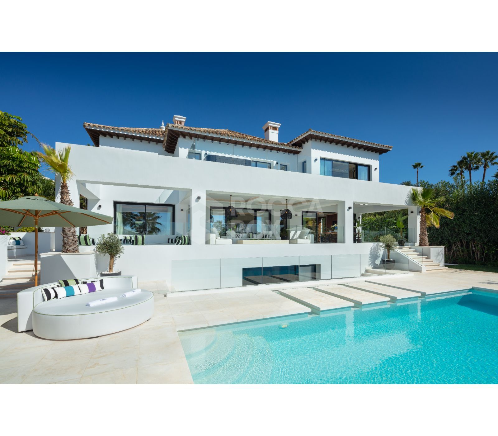 Tailored and bespoke luxury villa nestled in the heart of the Nueva Andalucía Golf Valley.