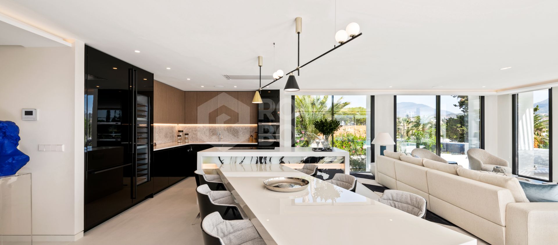 A World Of Luxury Elegance & Prestige. A Modern 4 Bed Villa in Nueva Andalucia, Marbella