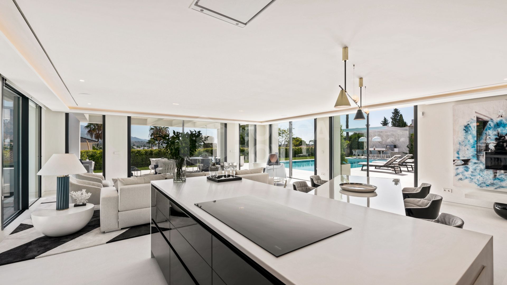 A World Of Luxury Elegance & Prestige. A Modern 4 Bed Villa in Nueva Andalucia, Marbella