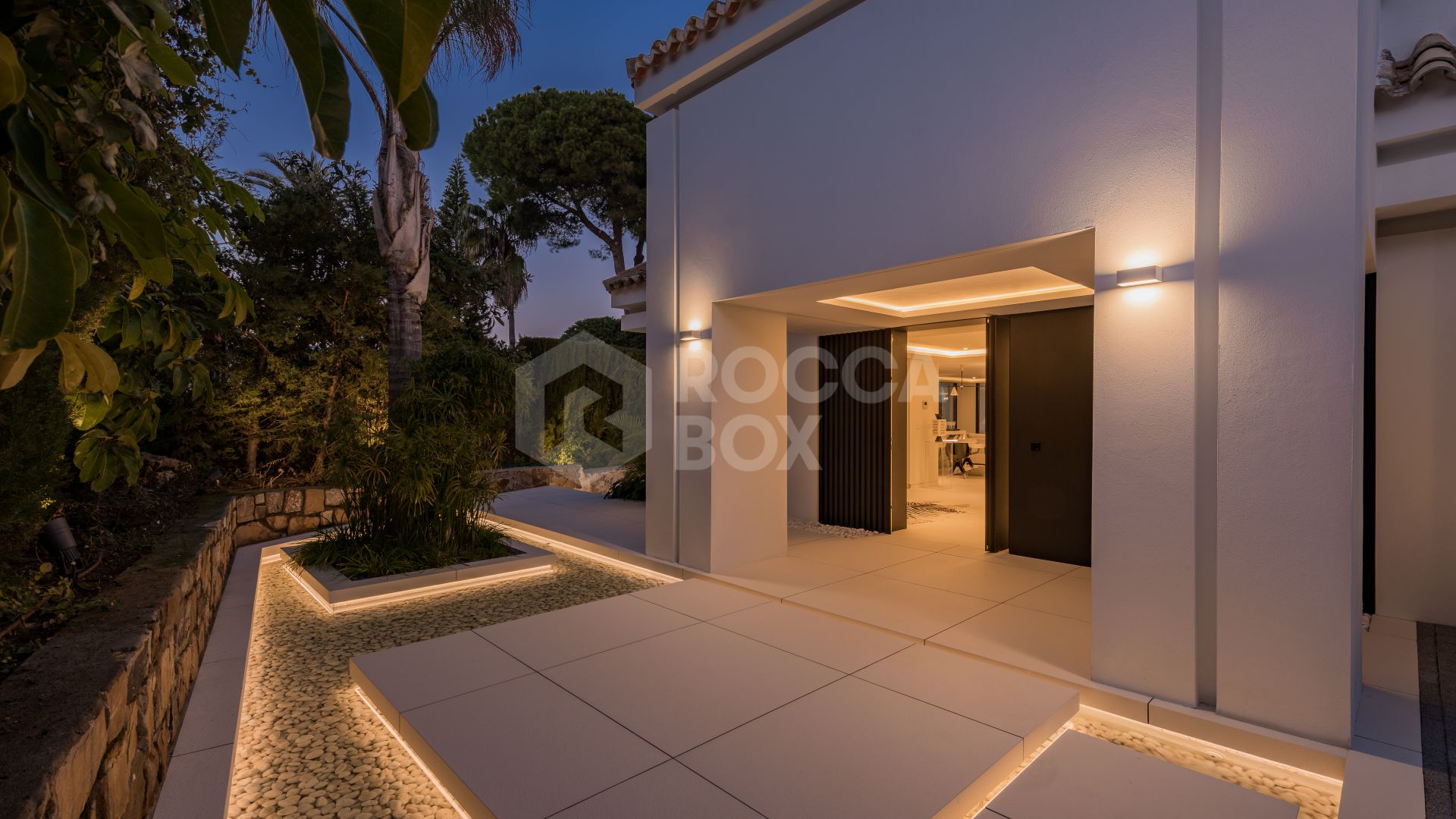 A World Of Luxury Elegance & Prestige. A Modern 4 Bed Villa in Nueva Andalucia, Marbella