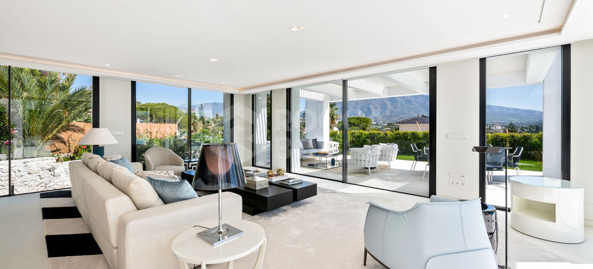 A World Of Luxury Elegance & Prestige. A Modern 4 Bed Villa in Nueva Andalucia, Marbella