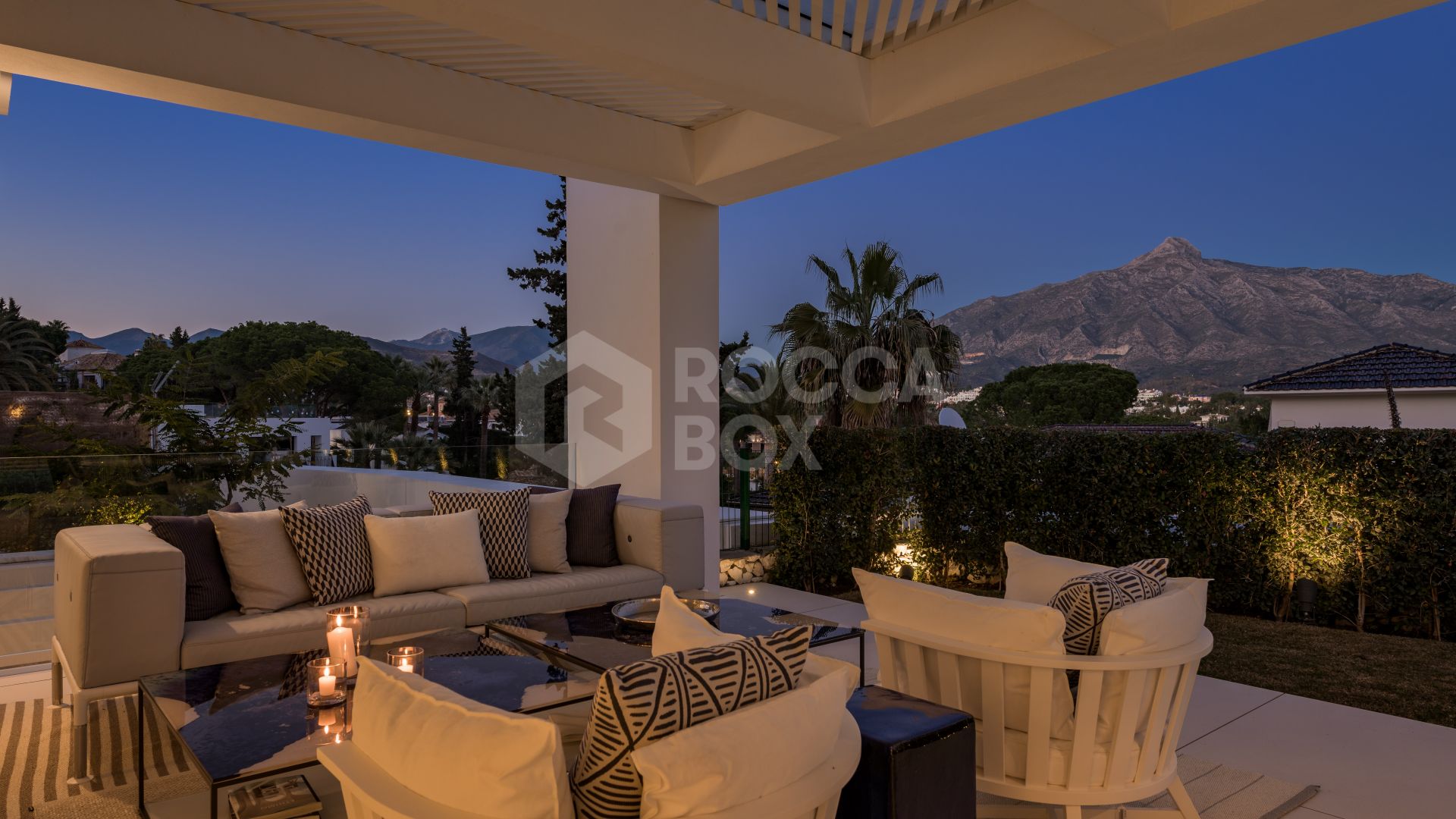 A World Of Luxury Elegance & Prestige. A Modern 4 Bed Villa in Nueva Andalucia, Marbella