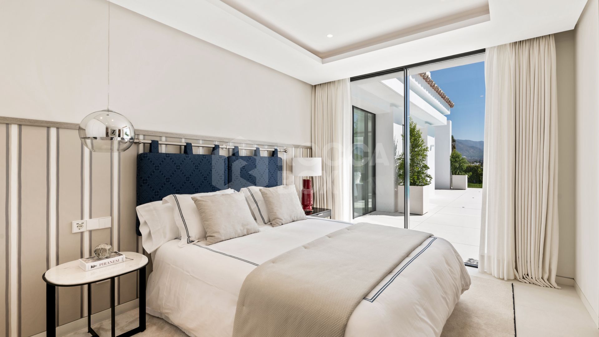 A World Of Luxury Elegance & Prestige. A Modern 4 Bed Villa in Nueva Andalucia, Marbella