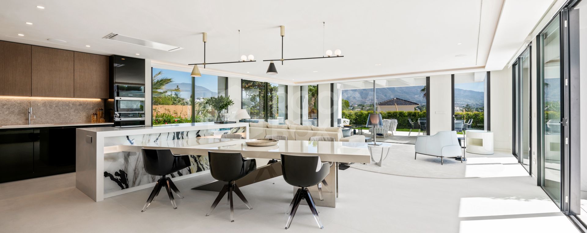 A World Of Luxury Elegance & Prestige. A Modern 4 Bed Villa in Nueva Andalucia, Marbella