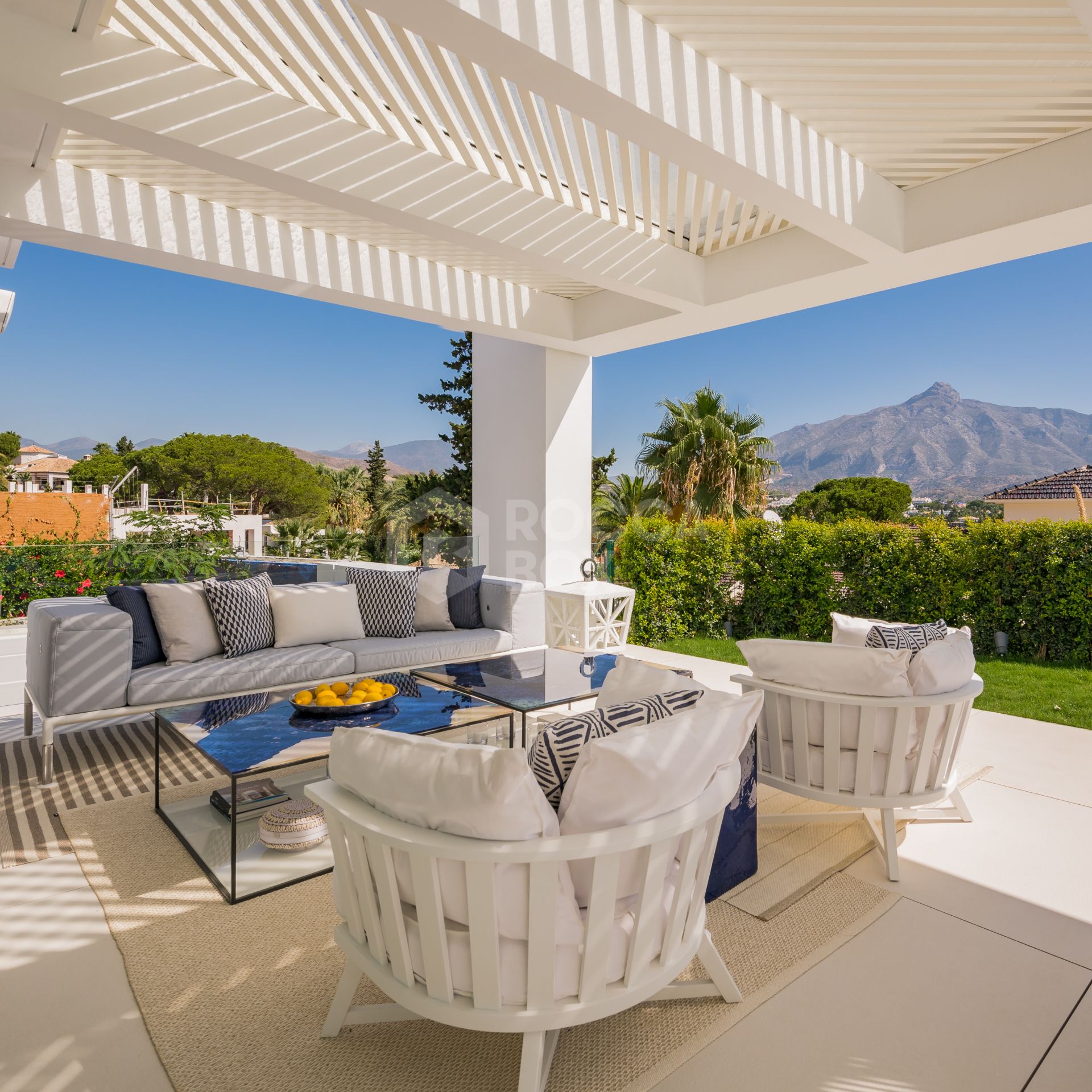 A World Of Luxury Elegance & Prestige. A Modern 4 Bed Villa in Nueva Andalucia, Marbella