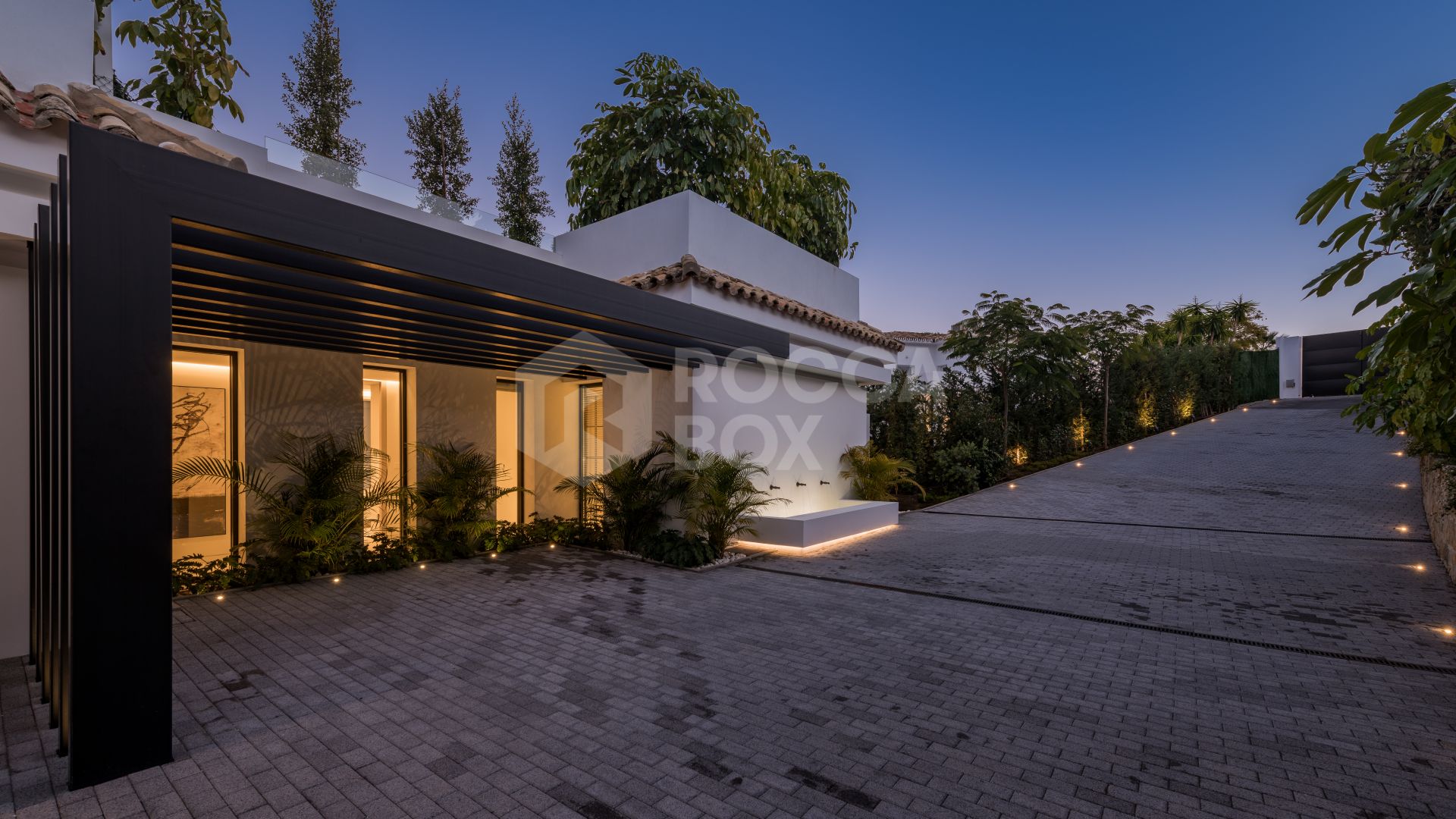 A World Of Luxury Elegance & Prestige. A Modern 4 Bed Villa in Nueva Andalucia, Marbella