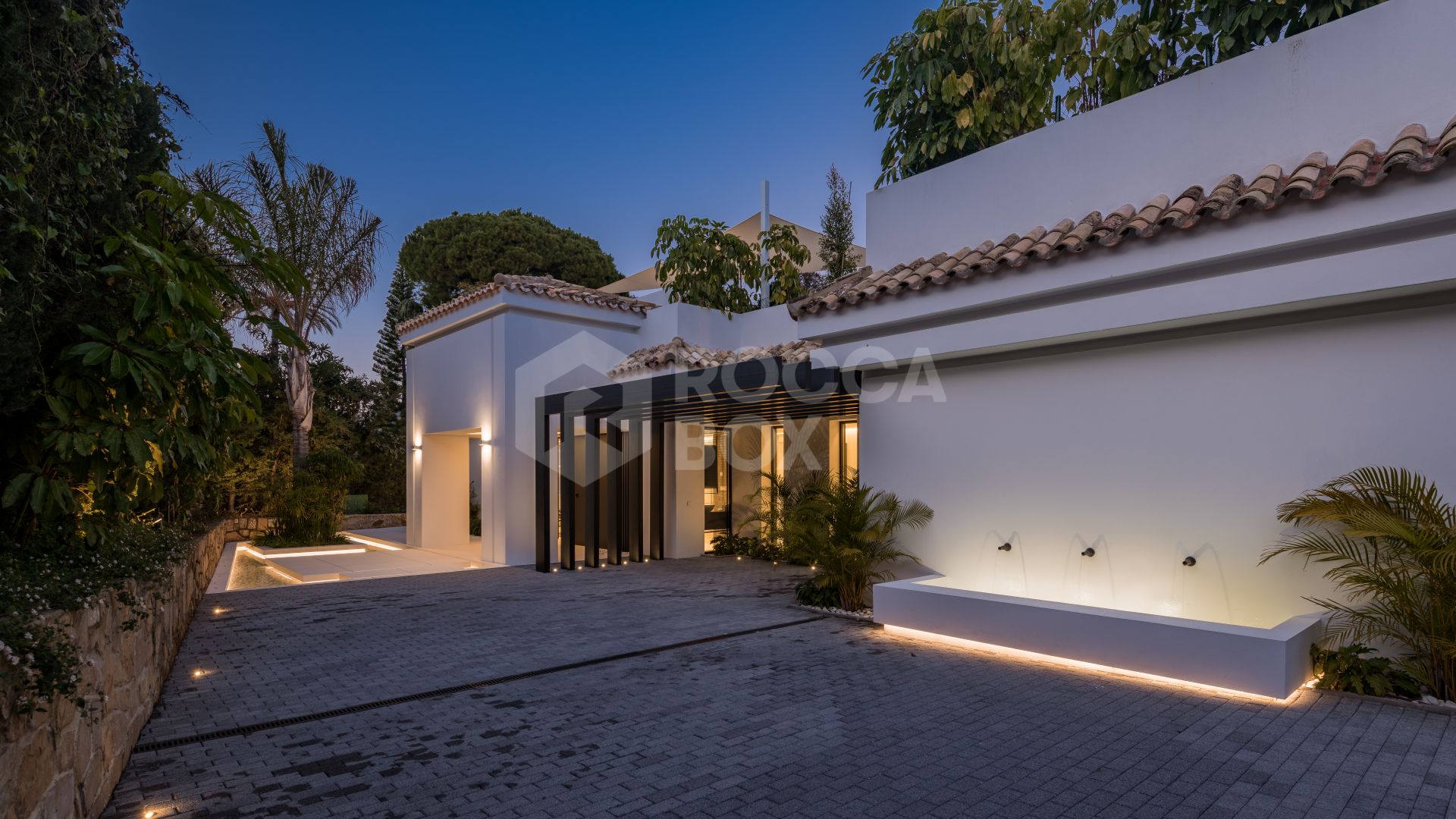 A World Of Luxury Elegance & Prestige. A Modern 4 Bed Villa in Nueva Andalucia, Marbella