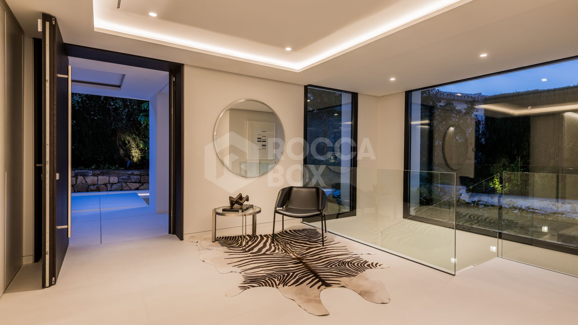 A World Of Luxury Elegance & Prestige. A Modern 4 Bed Villa in Nueva Andalucia, Marbella