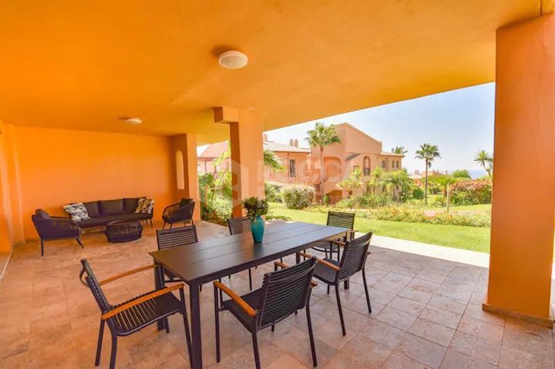 2 bed apartment in the urbanization Hacienda Cifuentes,