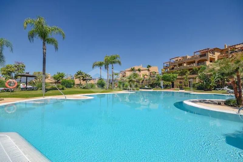 2 bed apartment in the urbanization Hacienda Cifuentes,