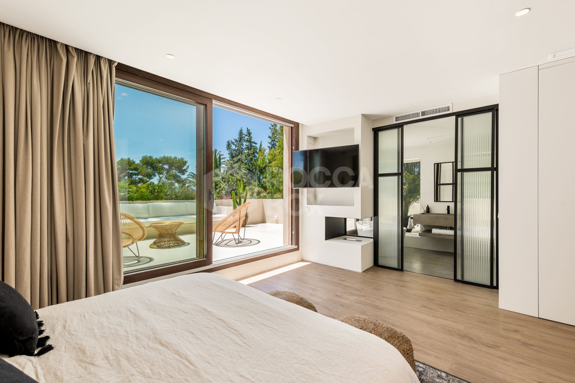 PRIME LOCATION 5 Bedroom Villa In Los Monteros, Marbella