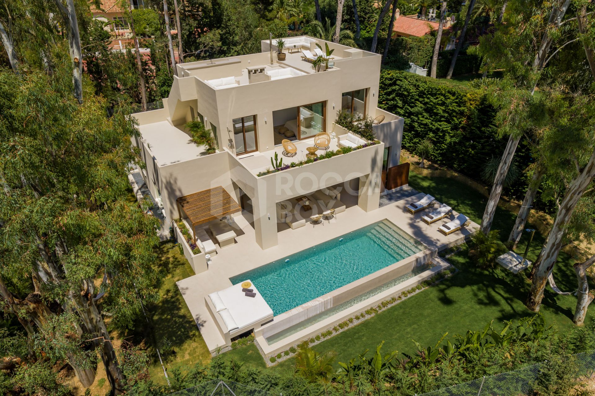 PRIME LOCATION 5 Bedroom Villa In Los Monteros, Marbella