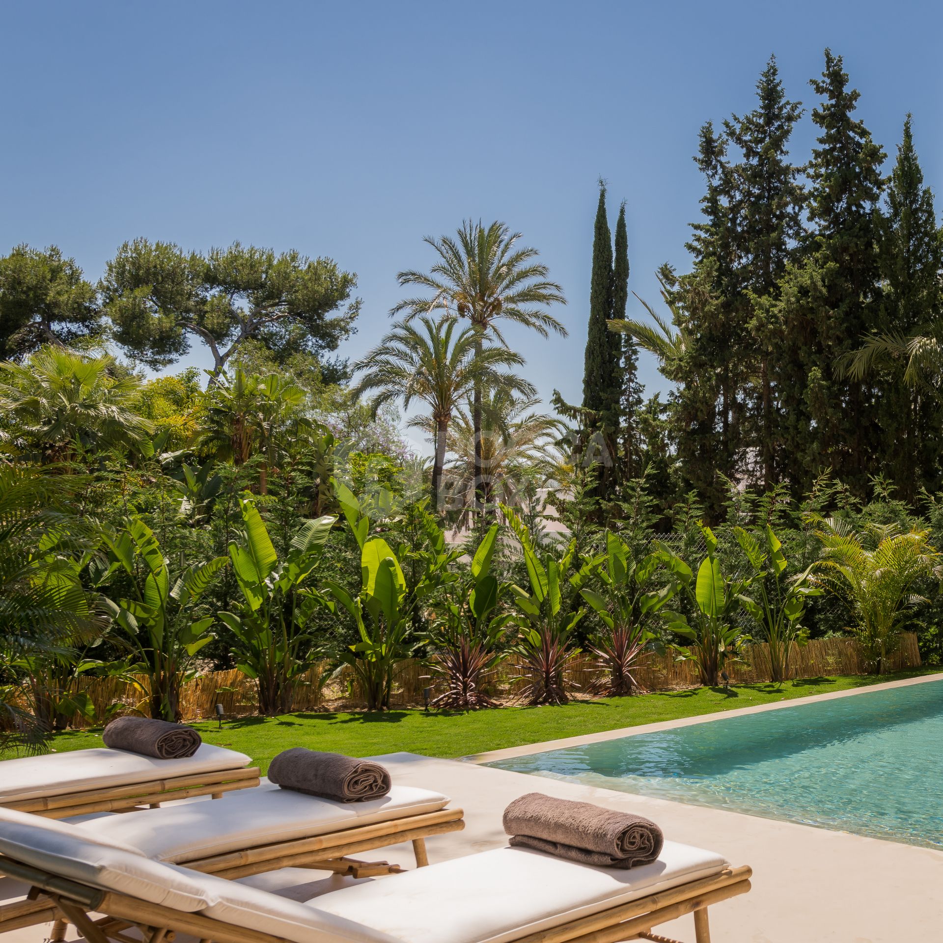 PRIME LOCATION 5 Bedroom Villa In Los Monteros, Marbella