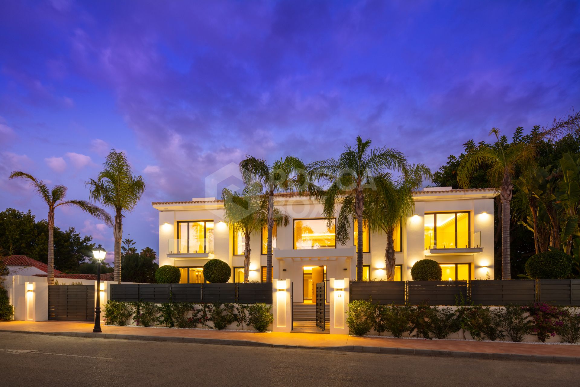 Modern Mansion Less Than 100m From The Beach Marbella