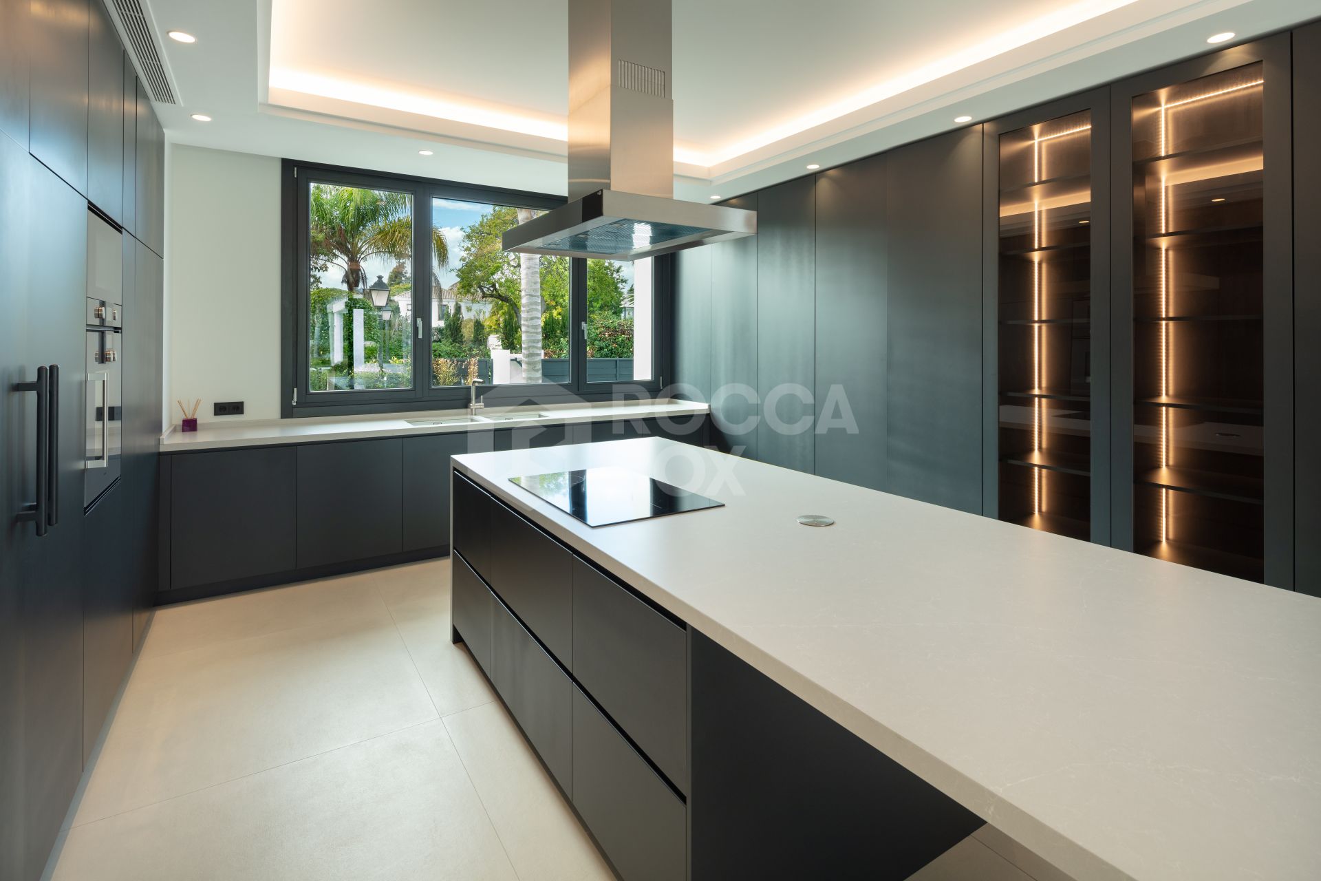 Modern Mansion Less Than 100m From The Beach Marbella