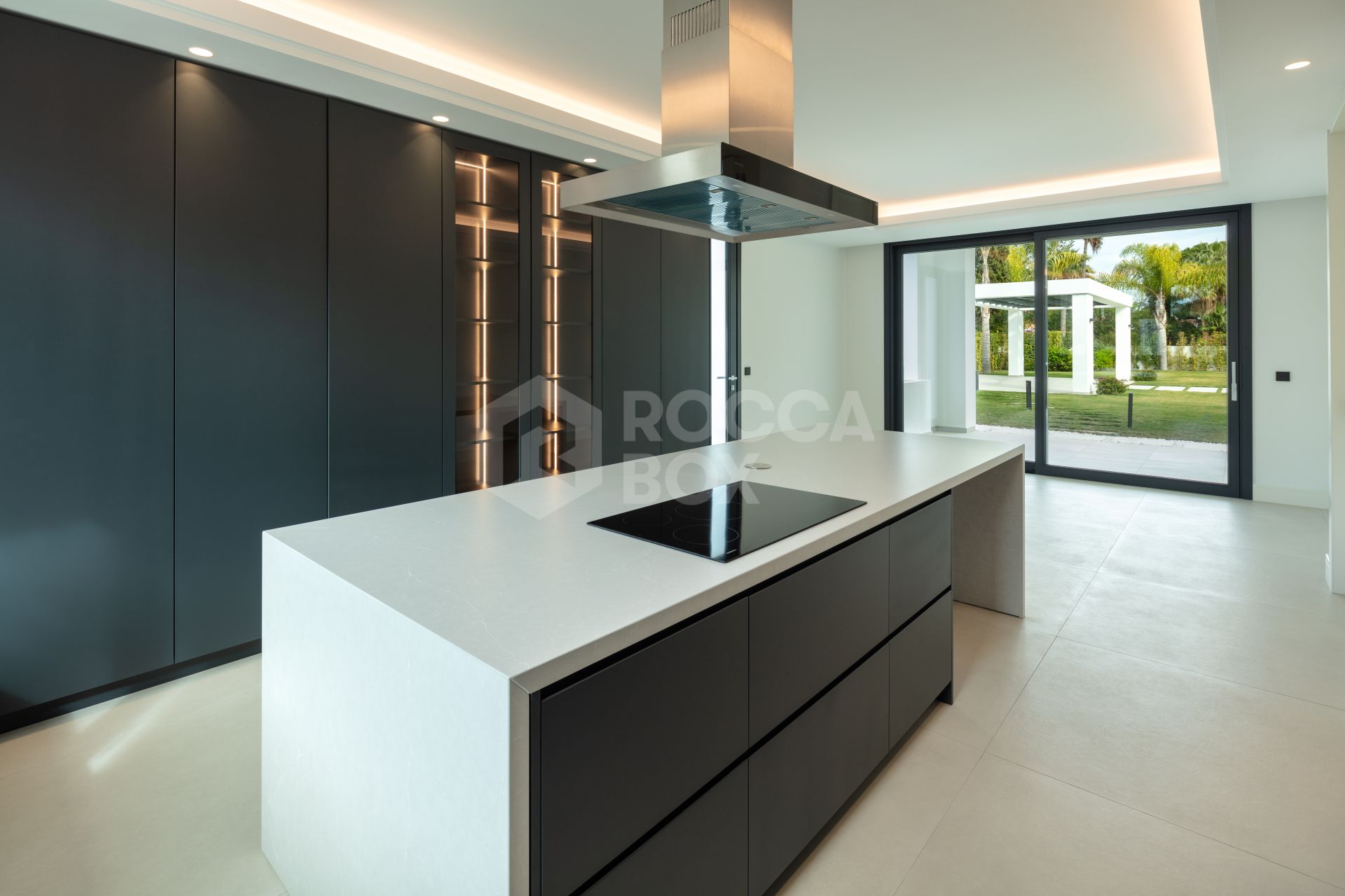 Modern Mansion Less Than 100m From The Beach Marbella