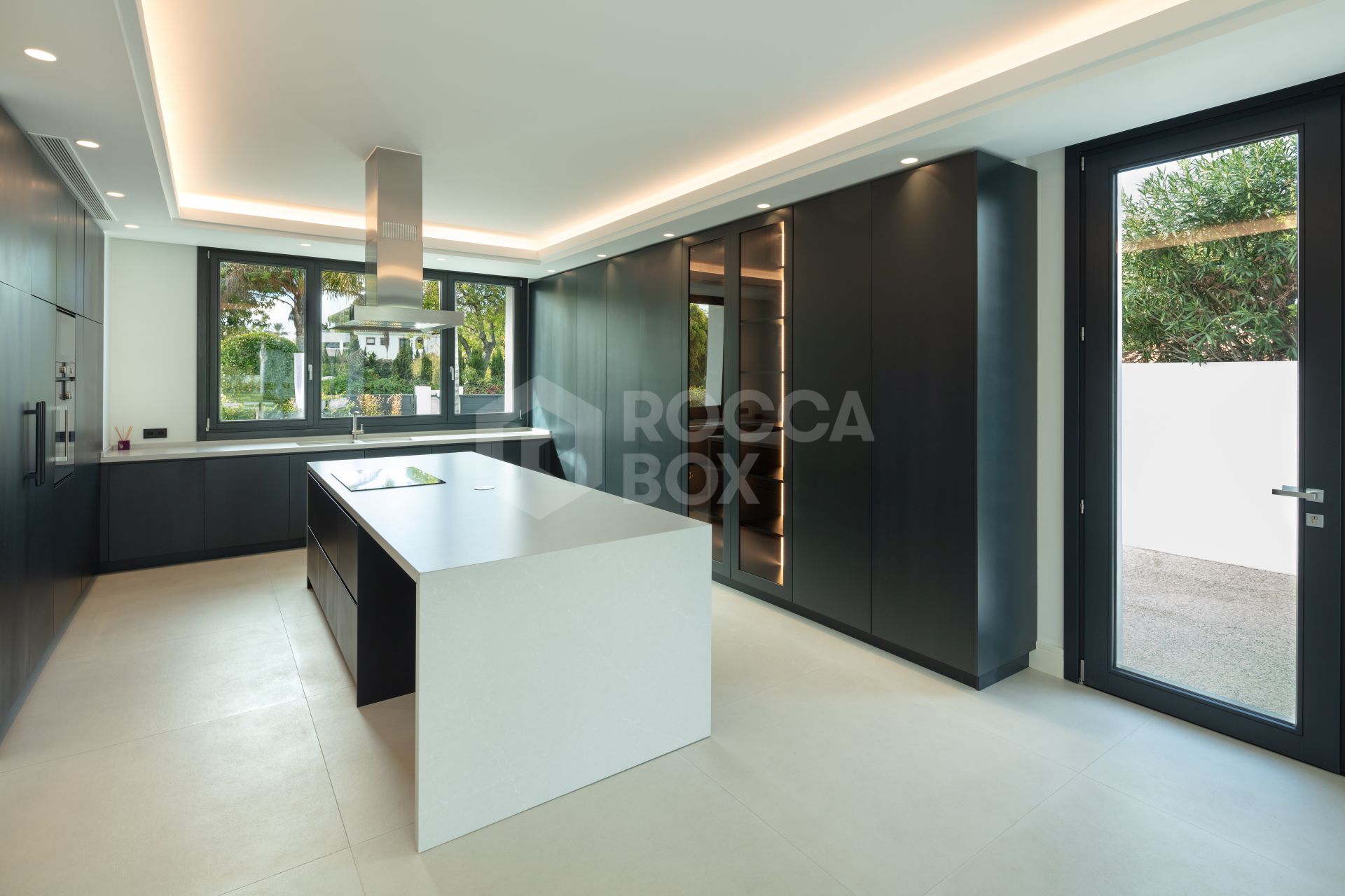 Modern Mansion Less Than 100m From The Beach Marbella