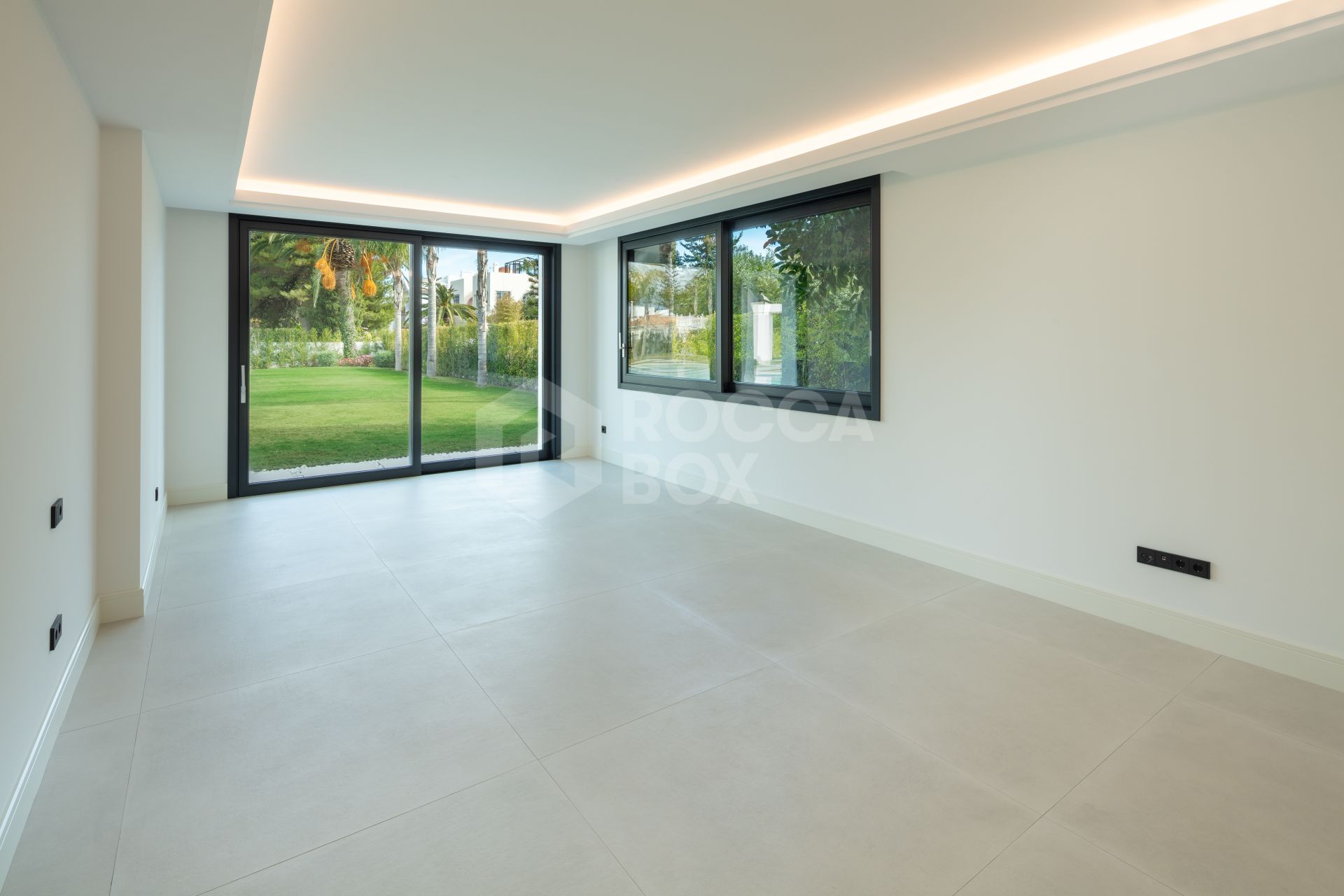 Modern Mansion Less Than 100m From The Beach Marbella