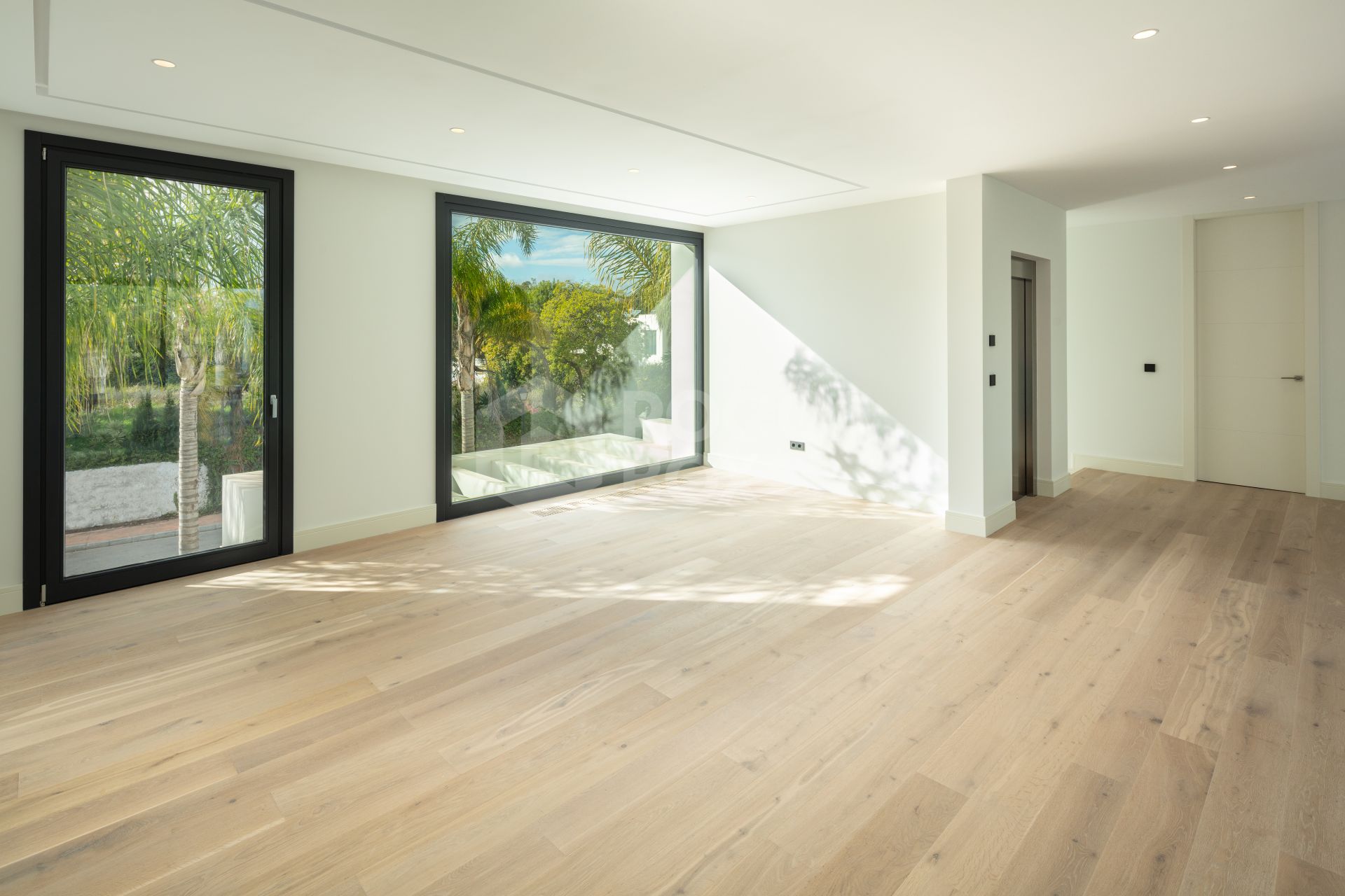 Modern Mansion Less Than 100m From The Beach Marbella