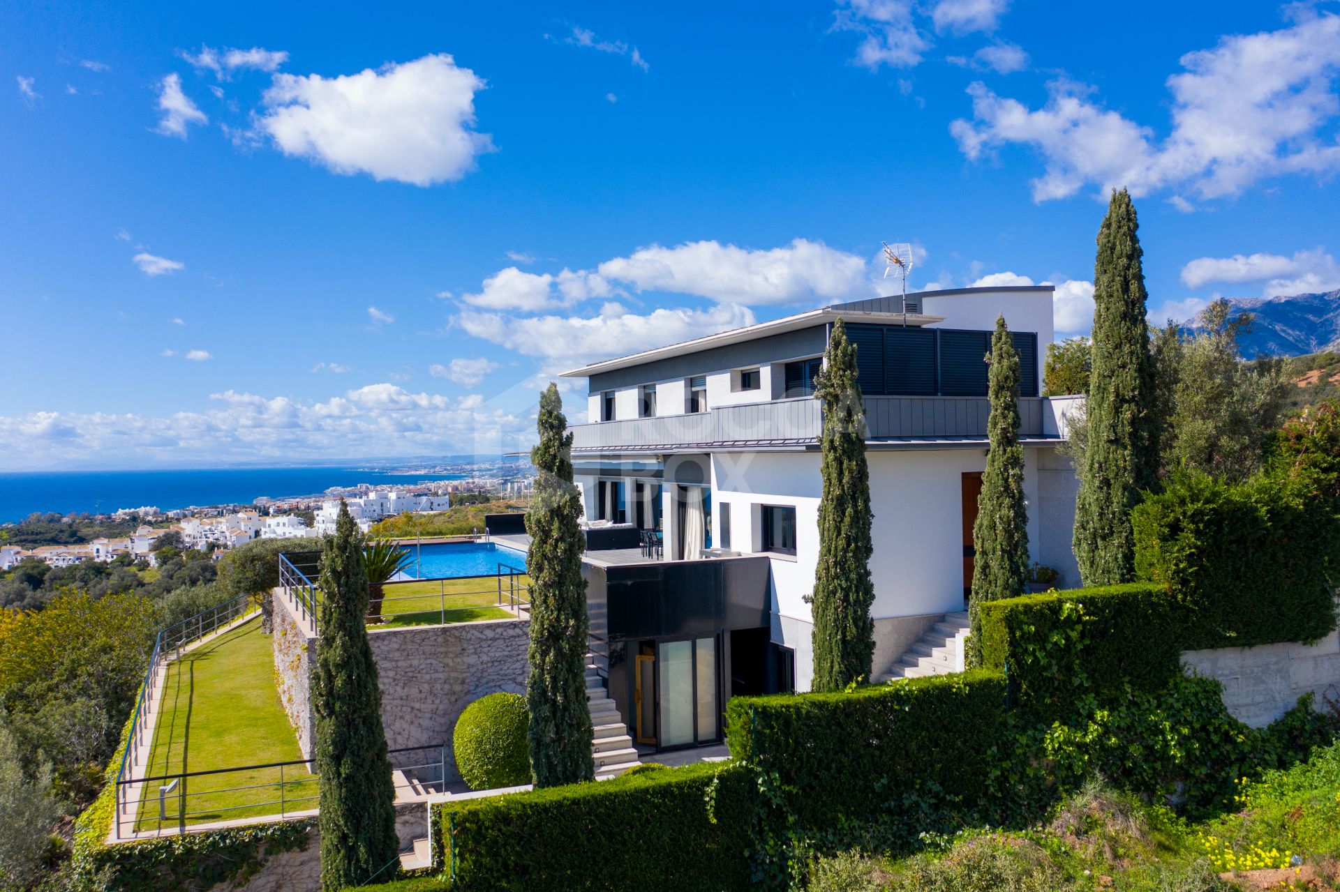 360º SEA VIEWS VILLA IN ALTOS DE LOS MONTEROS MARBELLA