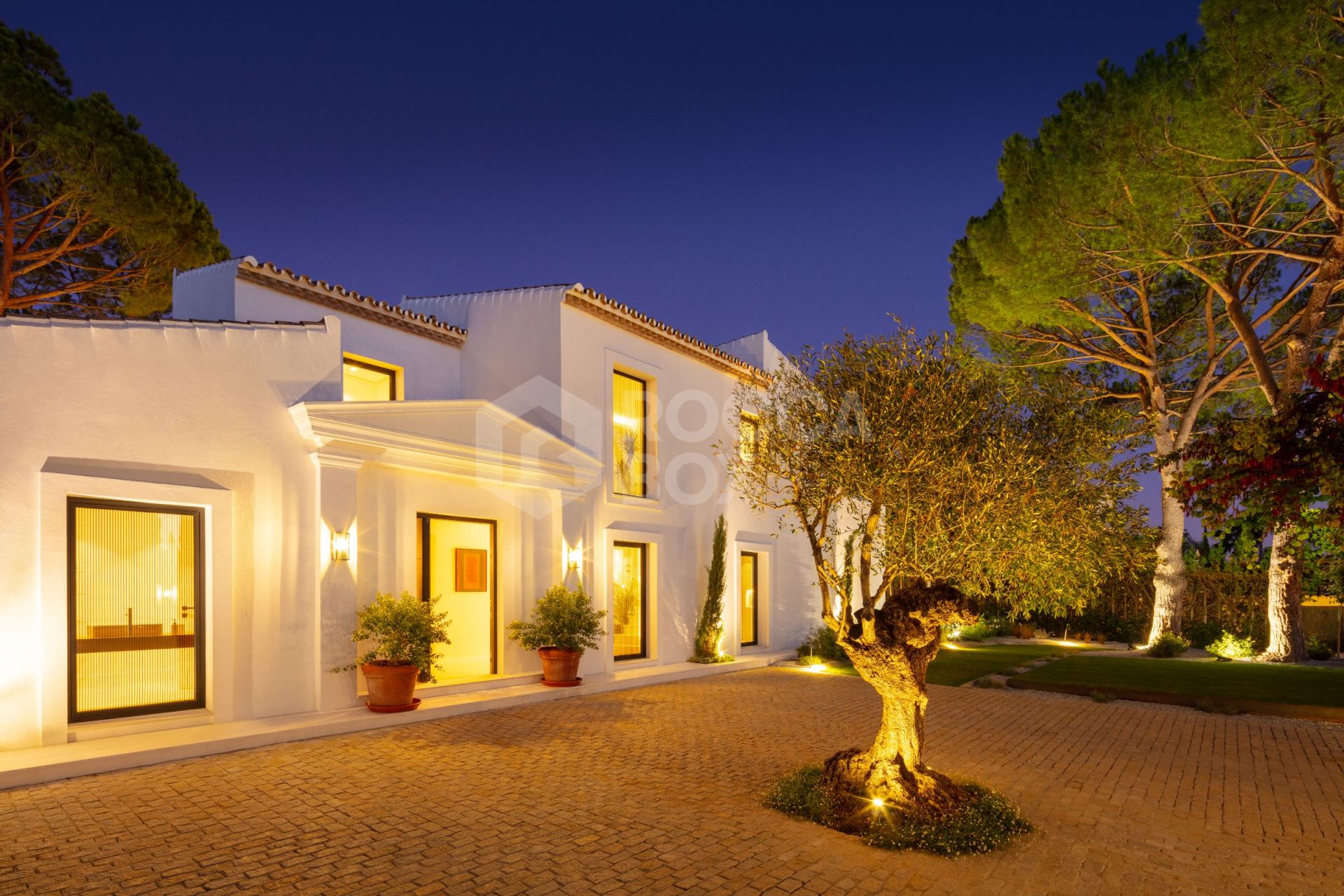 Stunning Mega Villa Located In The Heart Of The Golf Valley