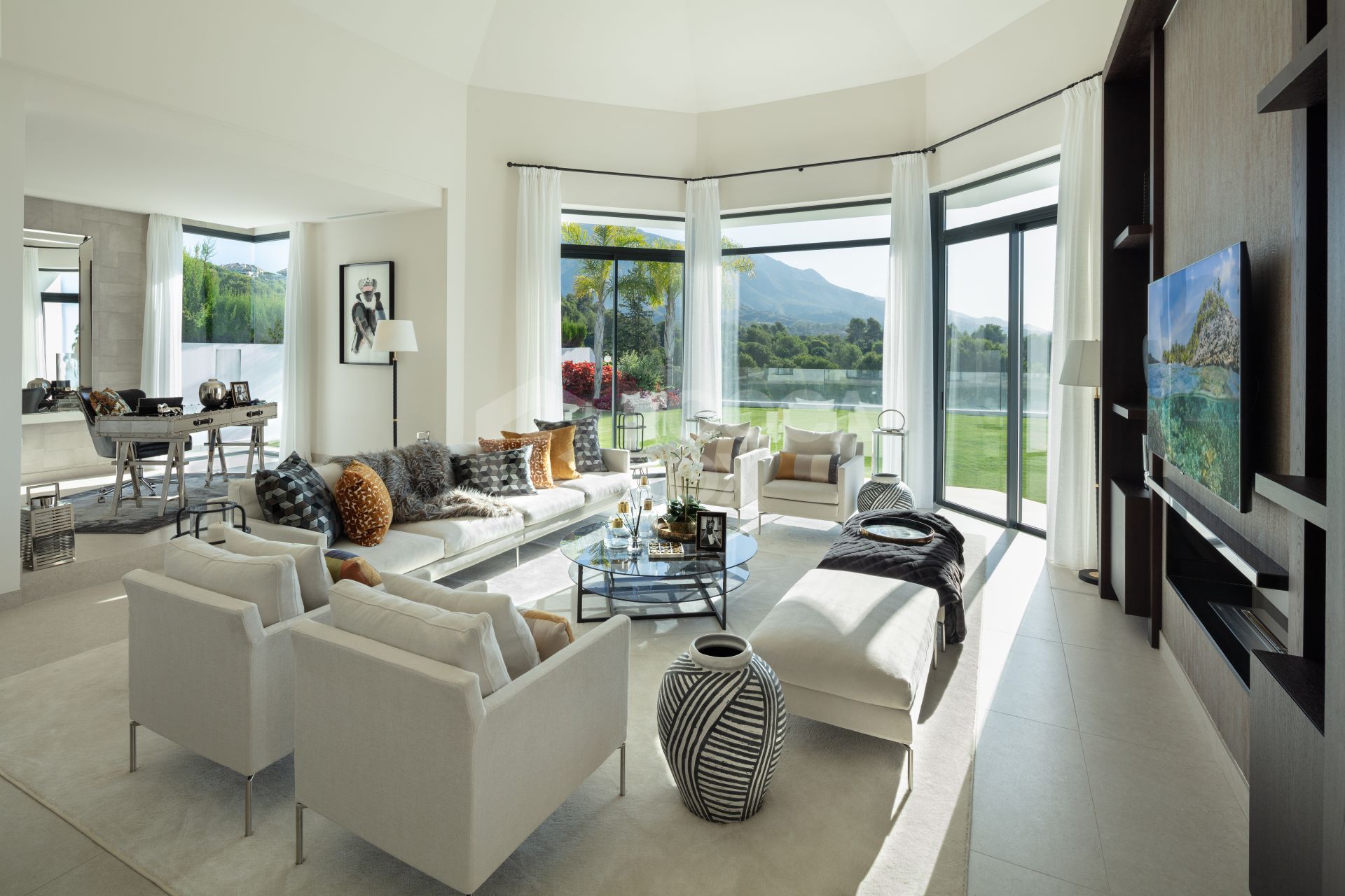 Live In The Lap Of Luxury A Modern 5 Bed 5 Villa Nueva Andalucia, Marbella