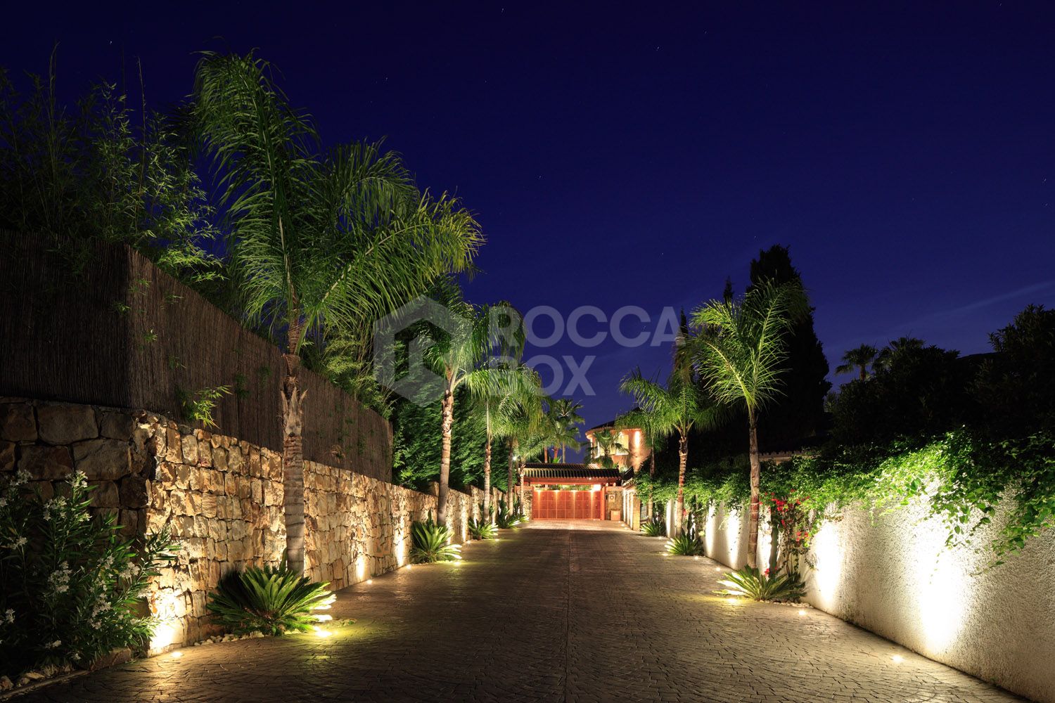 Modern Architectural Masterpiece in Nagueles, Marbella: A Perfect Blend of Style and Location