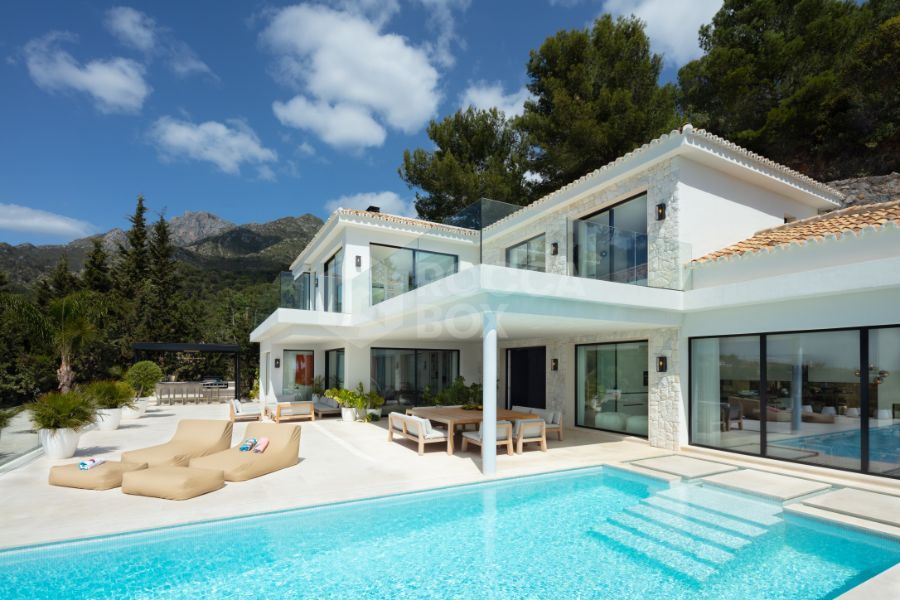 Exquisite Marbella Villa With Panoramic Sea Views
