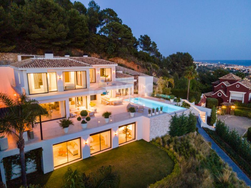 Exquisite Marbella Villa With Panoramic Sea Views