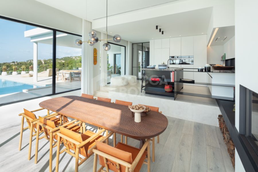 Exquisite Marbella Villa With Panoramic Sea Views