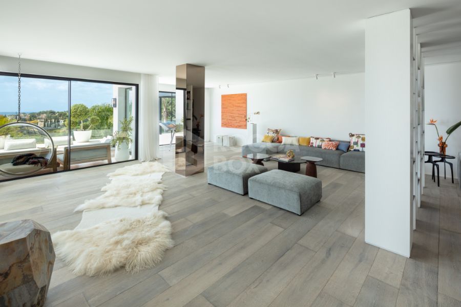 Exquisite Marbella Villa With Panoramic Sea Views