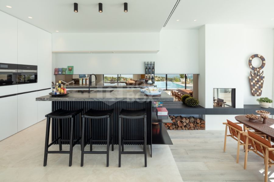 Exquisite Marbella Villa With Panoramic Sea Views