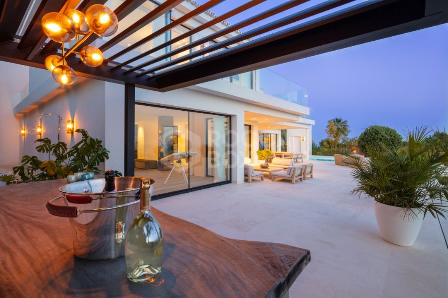 Exquisite Marbella Villa With Panoramic Sea Views