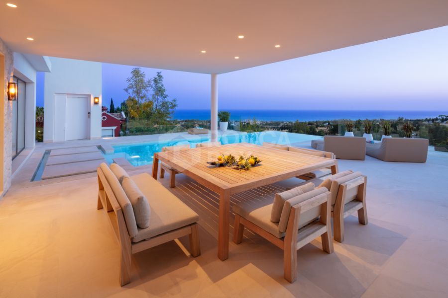 Exquisite Marbella Villa With Panoramic Sea Views