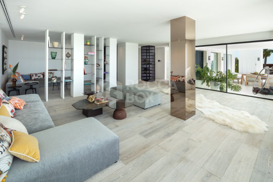 Exquisite Marbella Villa With Panoramic Sea Views