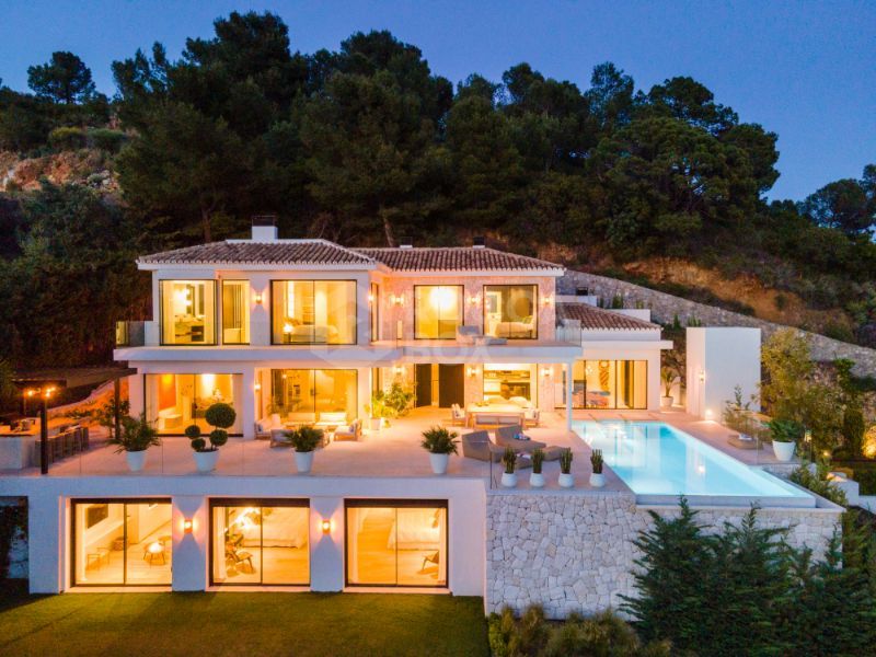 Exquisite Marbella Villa With Panoramic Sea Views