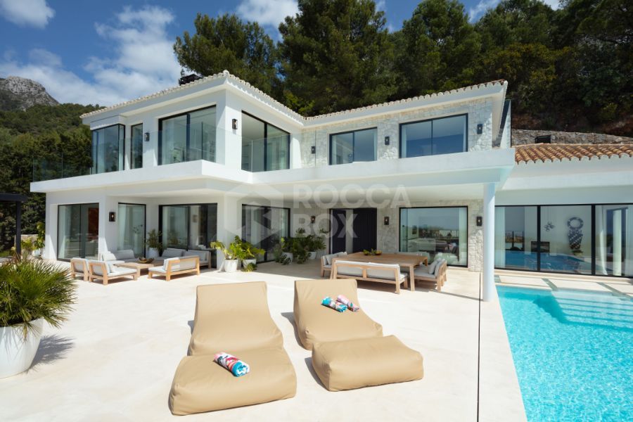 Exquisite Marbella Villa With Panoramic Sea Views