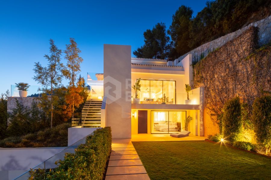 Exquisite Marbella Villa With Panoramic Sea Views