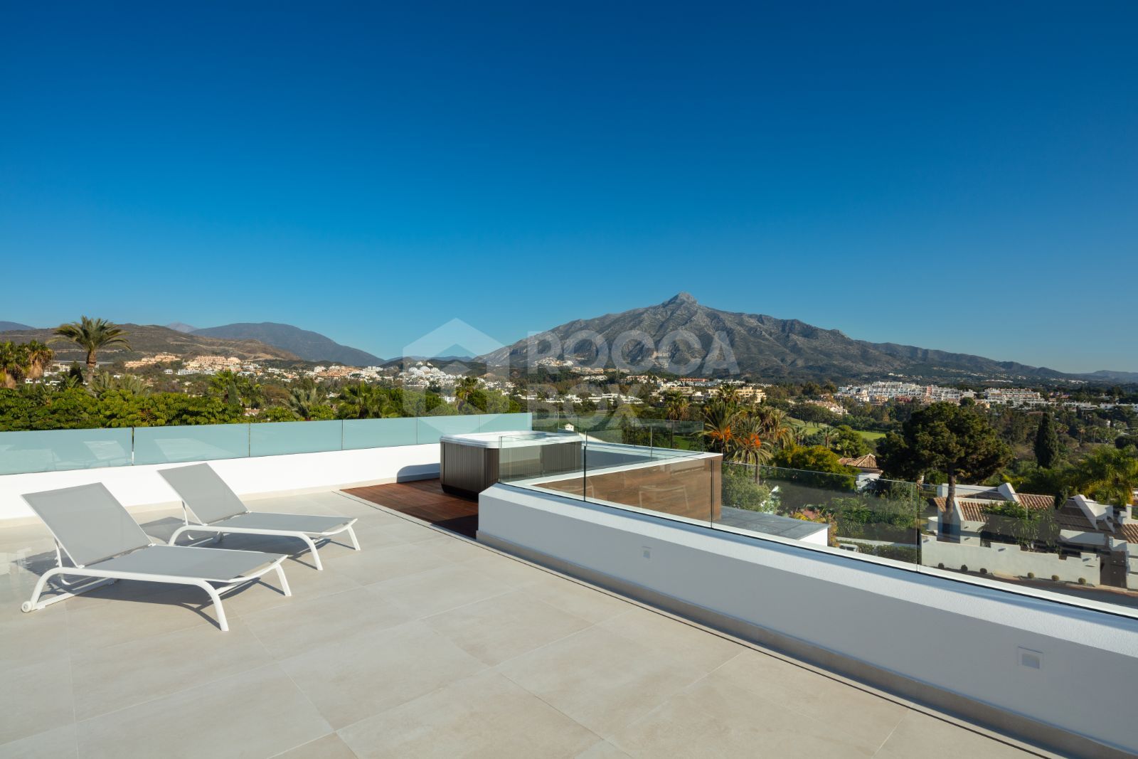 Luxurious LA style home located in the heart of Nueva Andalucia, with outstanding views over the Golf Valley towards La Concha mountain.