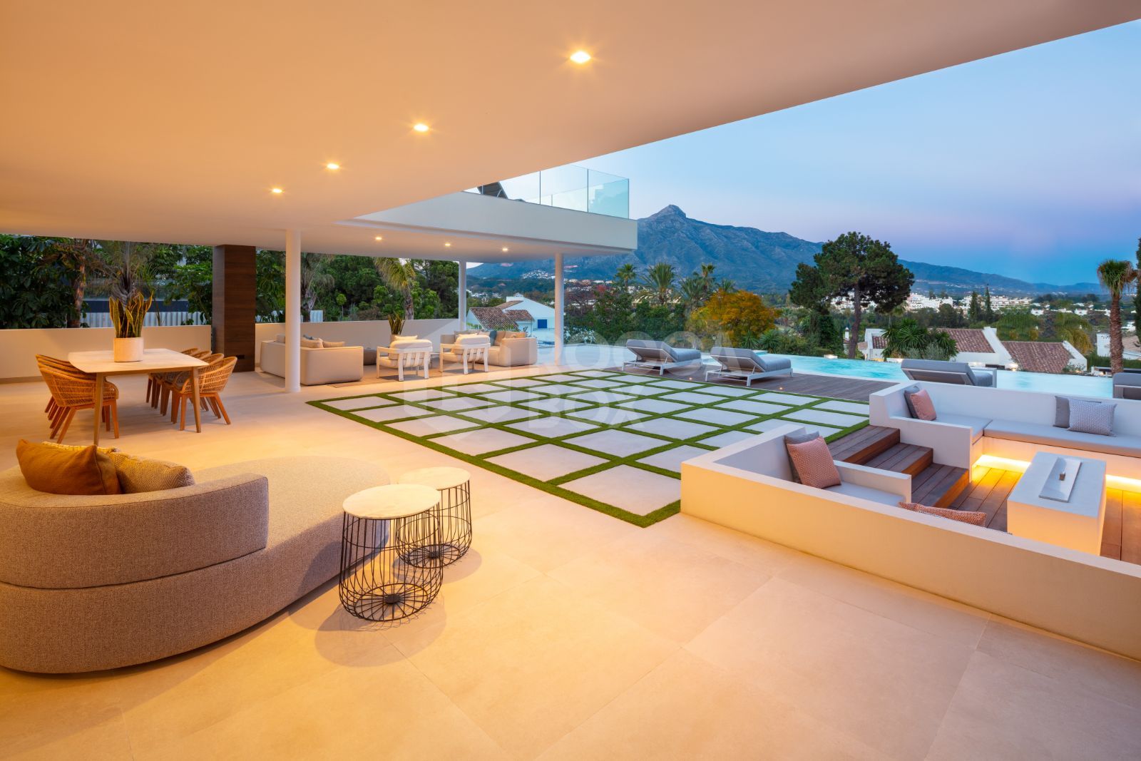 Luxurious LA style home located in the heart of Nueva Andalucia, with outstanding views over the Golf Valley towards La Concha mountain.