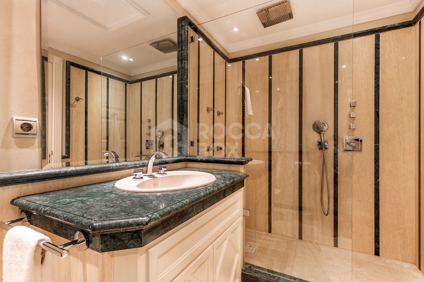 Spectacular Townhouse Exclusive in Sierra Blanca del Mar