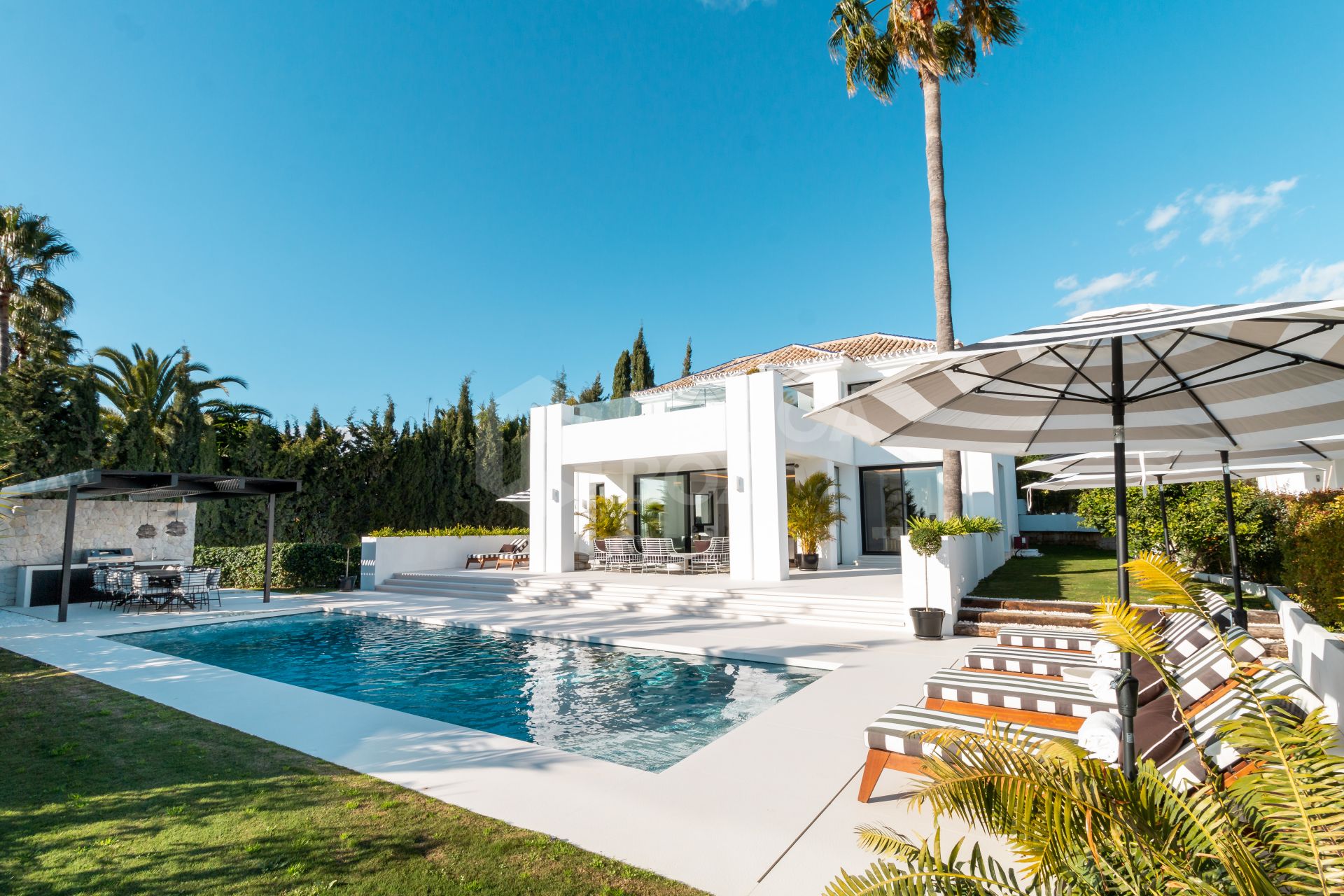 SPECTACULAR VILLA IN A PRIVILEDGED GOLF AREA IN NUEVA ANDALUCIA