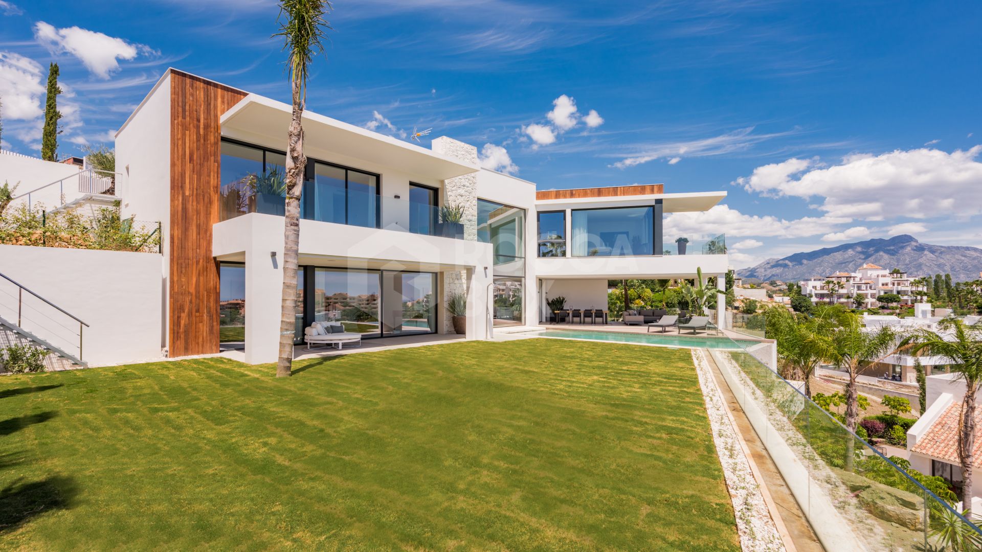 A SPECTACULAR 6 BEDROOM CONTEMPORARY VILLA WITH AMAZING VIEWS OF THE GOLF AND MEDITERRANEAN.