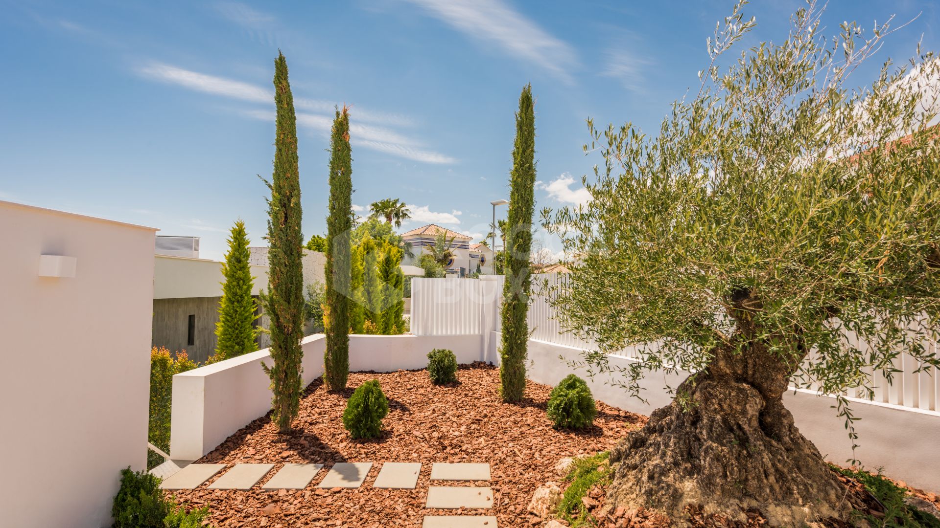 A SPECTACULAR 6 BEDROOM CONTEMPORARY VILLA WITH AMAZING VIEWS OF THE GOLF AND MEDITERRANEAN.