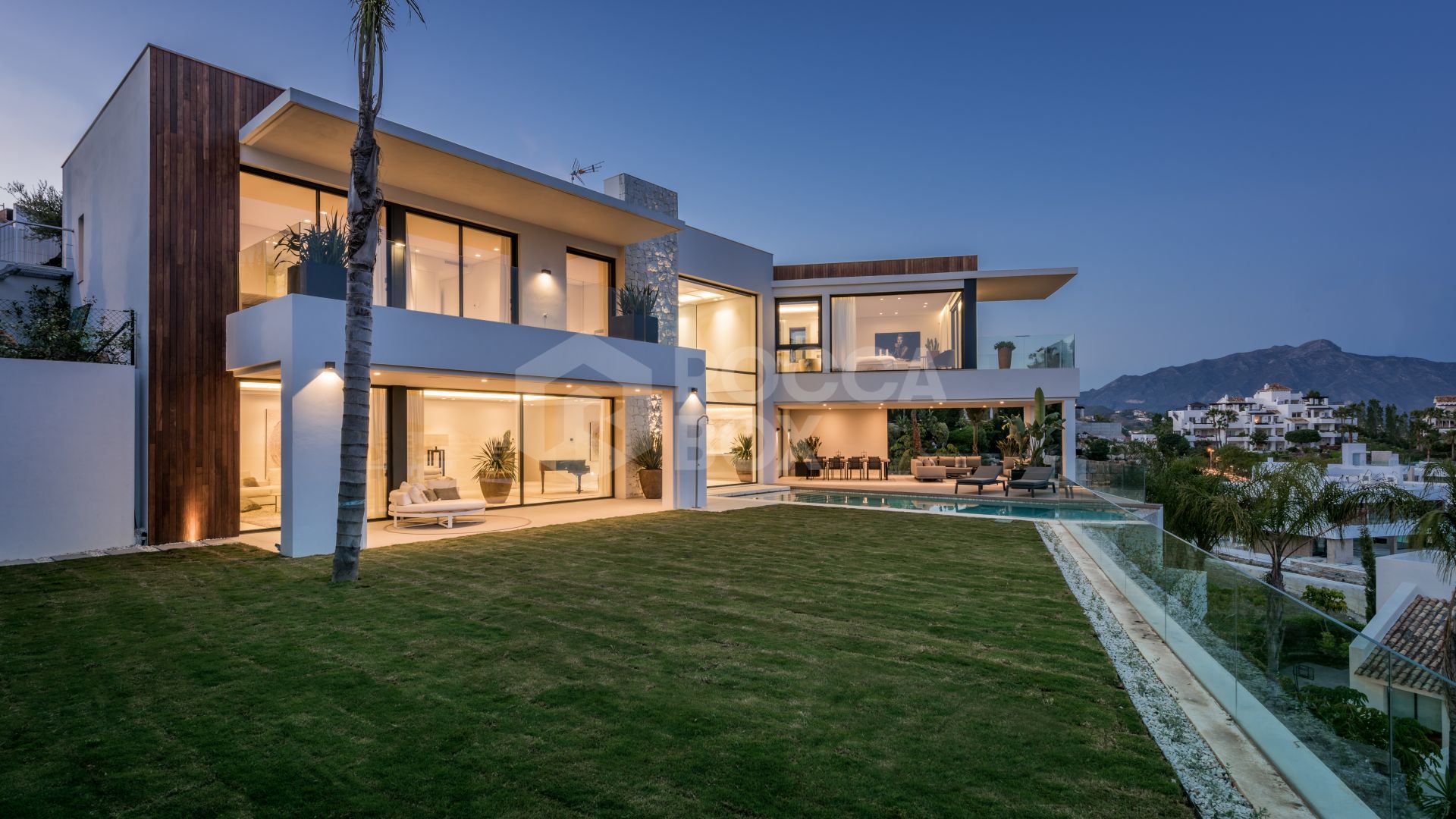 A SPECTACULAR 6 BEDROOM CONTEMPORARY VILLA WITH AMAZING VIEWS OF THE GOLF AND MEDITERRANEAN.