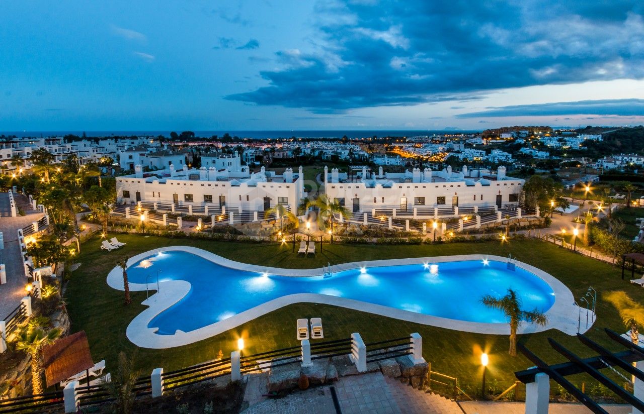 STUNNING 3 BEDROOM 2 BATHROOM APARTMENT IN LA RESINA GOLF ESTEPONA.