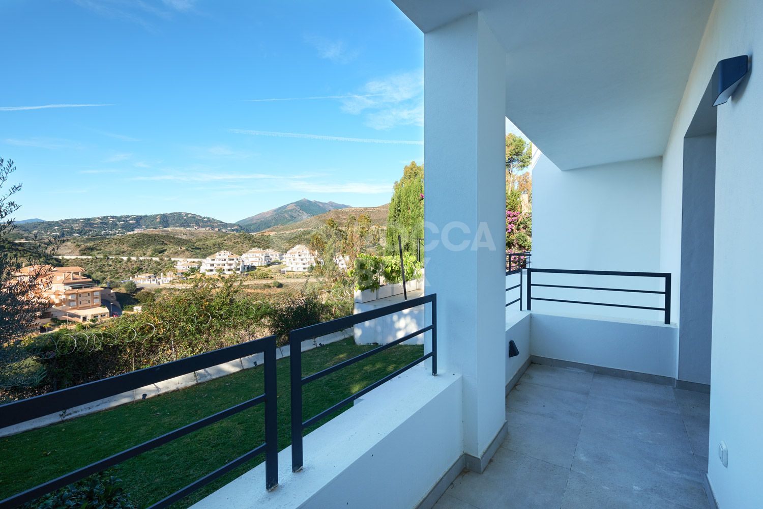 A MODERN VILLA FULLY RENOVATED IN NUEVA ANDALUCIA.